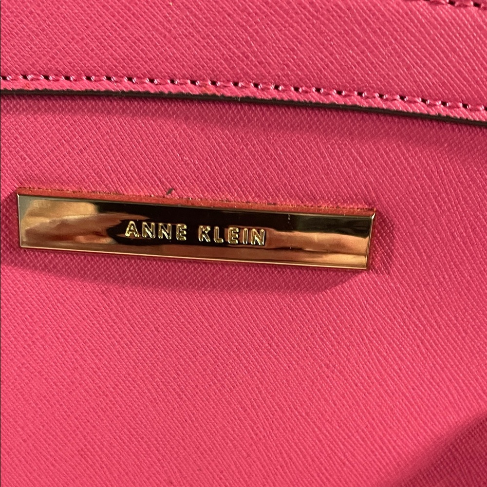 Pink Designer Women's Handbag - Picture 2 of 9